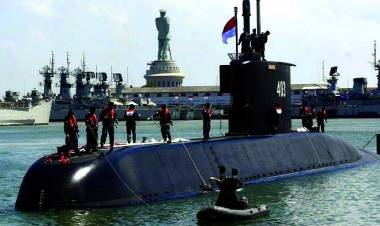 Menhan Luncurkan Alugoro Kapal Selam Pertama Buatan Anak Bangsa