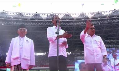 Dihadapan Ribuan Pendukung, Jokowi Wakafkan Diri untuk Indonesia