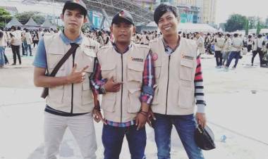 Gara-gara Pose Dua Jari, Bawaslu Pecat Pengawas TPS Makassar