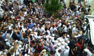 Begini Momen Prabowo Shalat Jumat dan Sujud Syukur di Masjid Al Azhar