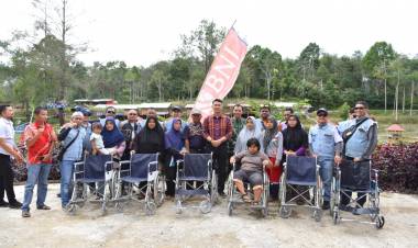 Berikan Kuliah Umum, Fasha Juga Bhakti Sosial Serahkan Kursi Roda kepada Warga Kerinci