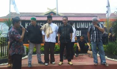 Prabowo-Sandi Menang 56,88 Persen di Jambi, Massa Minta KPU Jujur Dong