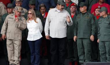 Presiden Maduro Tampil Bersama Menteri Pertahanan Setelah Upaya Kudeta
