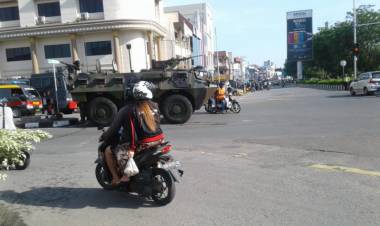 Ruas Jalan dari Jembatan Landak-Kapuas I Ditutup Massa