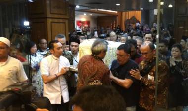 Jenazah Ani Yudhoyono Tiba di Rumah Duka di Cikeas