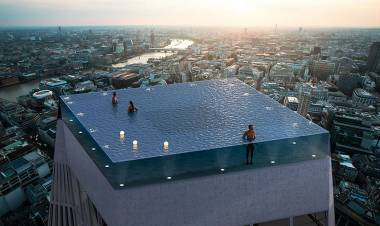 Ngeri! Kolam Renang Ini Berbentuk 360 Derajat di Ketinggian 200 Meter