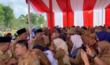 Merasa Banyak Salah, Bupati Sarolangun Minta Maaf