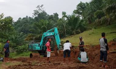 Warga Agam Ini Buka Jalan Sepanjang Lima Kilometer