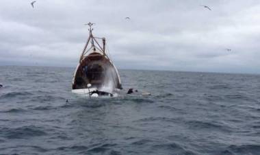 BREAKING NEWS! Dua Meninggal, Delapan Hilang dalam Musibah KM Nusa Kenari di Alor