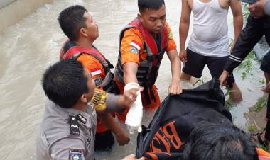 Duh! Ternyata Korban Tewas Akibat Banjir Pekanbaru Adalah Pengantin Baru