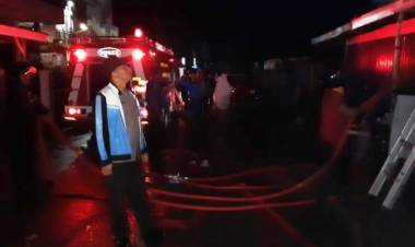 18 Kios di Pasar Alahan Panjang Ludes Terbakar
