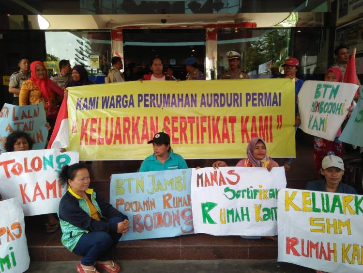 Hutang Lunas Sertifikat Tak Kunjung Diberikan, BTN Jambi Digeruduk Emak-emak