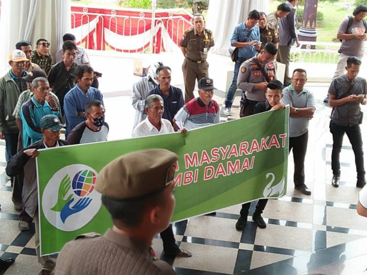Puluhan Warga Jambi Ini Tolak Gerakan #2019GantiPresiden