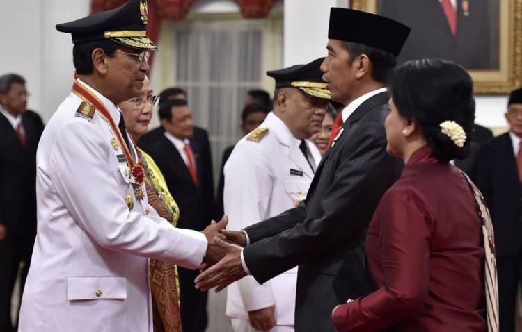 Mesra, Jokowi-Sri Sultan Hamengkubuwono X Ngobrol soal Cucu Hingga Negara