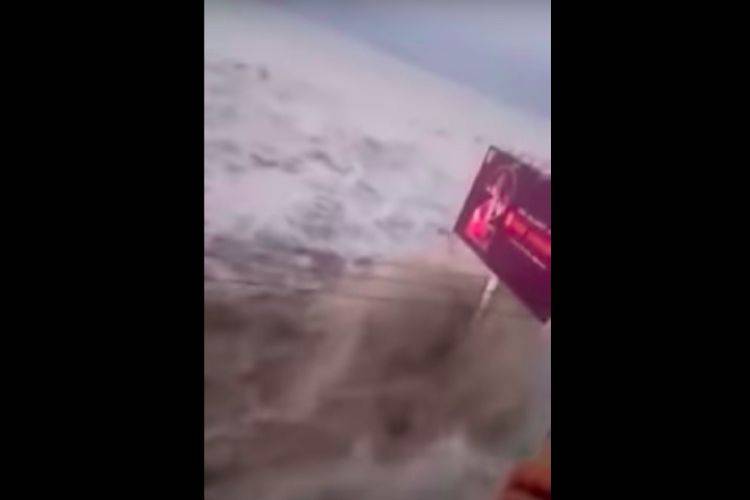 Kota Palu Dihempas Tsunami, Sebuah Kapal Melintang di Tengah Jalan Mamboro