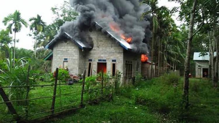 Rumah Warga Tasepli Terbakar Hebat, Dua Korban dilarikan ke Puskesmas Terdekat