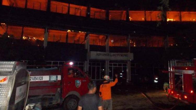 Gedung Kampus Univesitas Darul Ulum Jombang Terbakar Hebat!