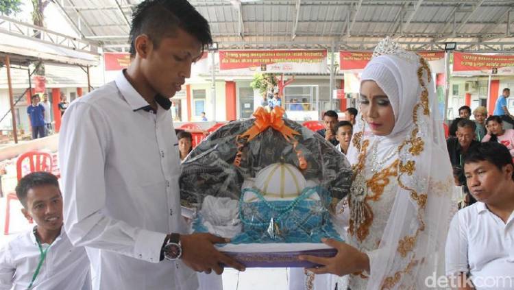 Cinta Terpisah Jeruji, Terpidana Kasus Pembunuhan Menikah di Dalam Lapas 