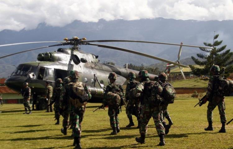 Aparat Evakuasi 15 Jenazah Karyawan Istaka dari Yigi 