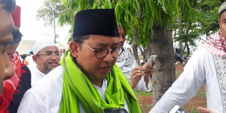 Puisi Sindiran Fadli Zon 'Moncong Putih Berliur dengan Mata Merah'