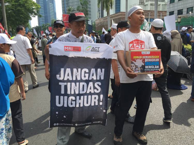 Massa "2112" Geruduk Kedubes China, Galang Dana untuk Uighur