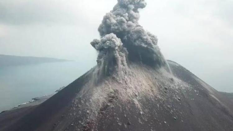 BMKG: Tsunami Diduga Dipicu Aktivitas Vulkanik Anak Krakatau