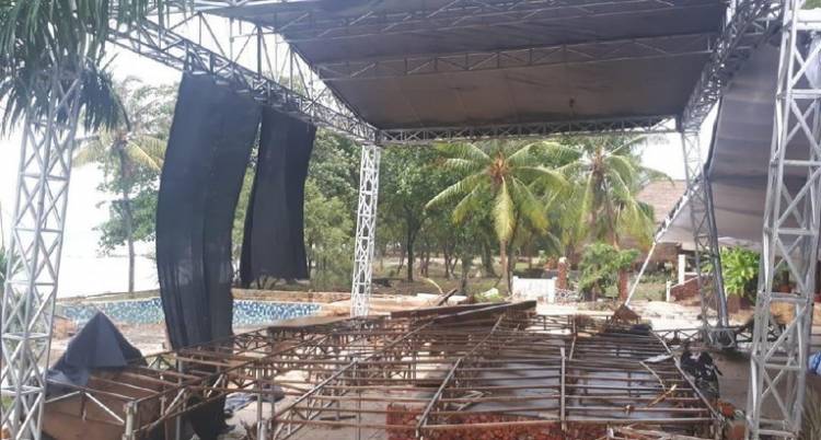 Diterjang Tsunami Panggung Seventeen Luluh Lantak