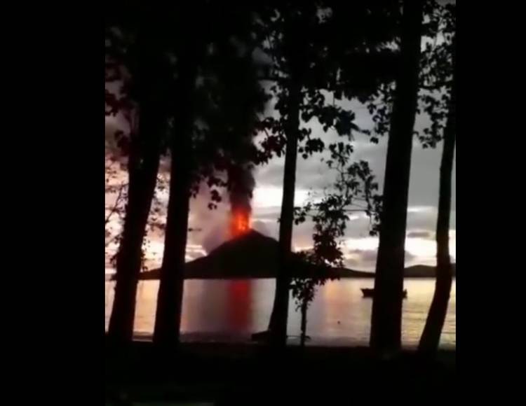Beredar Video Mencekam Erupsi Anak Krakatau Sebelum Tsunami