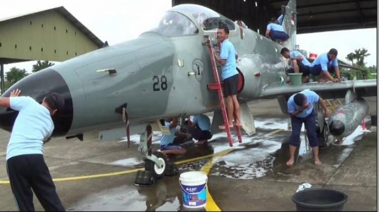 Nah Loh! Skadron Udara 16 Cuci Jet Tempur