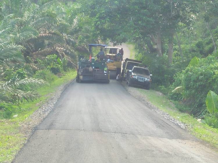 Pengaspalan di Tanjung Belit-Balai Panjang Dikeluhkan Warga, Ini Masalahnya…