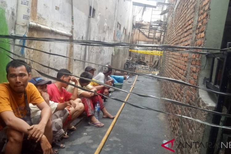 40 Rumah Terbakar, Raut Wajah Sedih Warga di Lokasi Kebakaran Jelambar