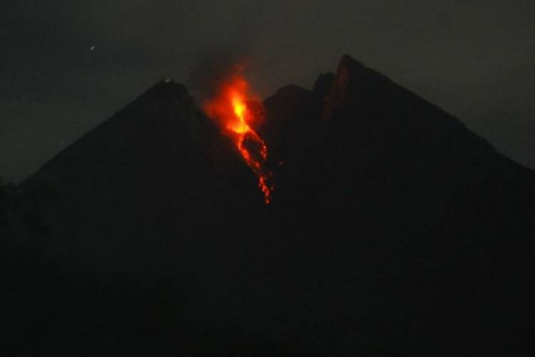 Waspada! Merapi Dua Kali Luncurkan Guguran Lava Pijar