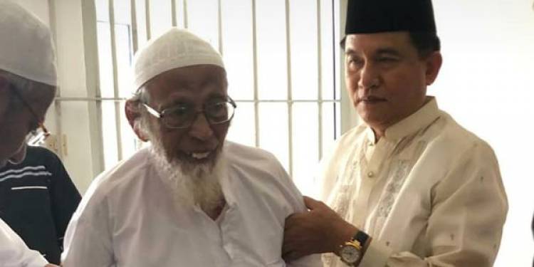 Yusril Jelaskan Jokowi Bebaskan Ba'asyir Tanpa Syarat