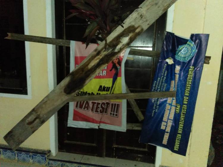 Kantor Kades Lubuk Tenam Bungo Jambi Disegel, Warga Tuntut Mundur Rio