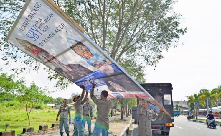 DPRD Surabaya: Tertibkan APK Apakah Tugas Satpol-Linmas?