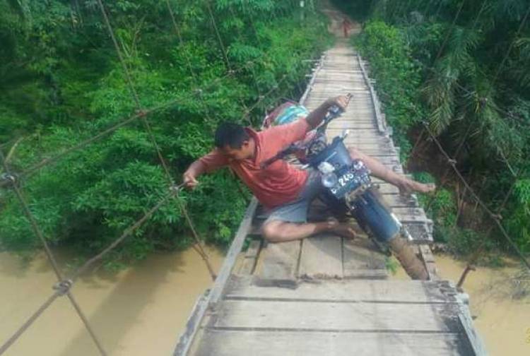 Nasib Miris!... Jembatan Gantung Lantak Seribu Merangin Rusak Berat