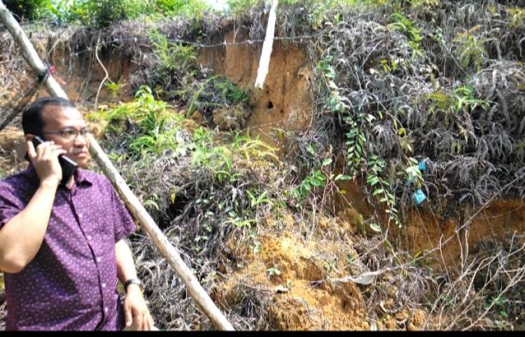 Belum Ada Tindakan Warga Keluhkan Longsor di Perumahan Citra Lestari 8