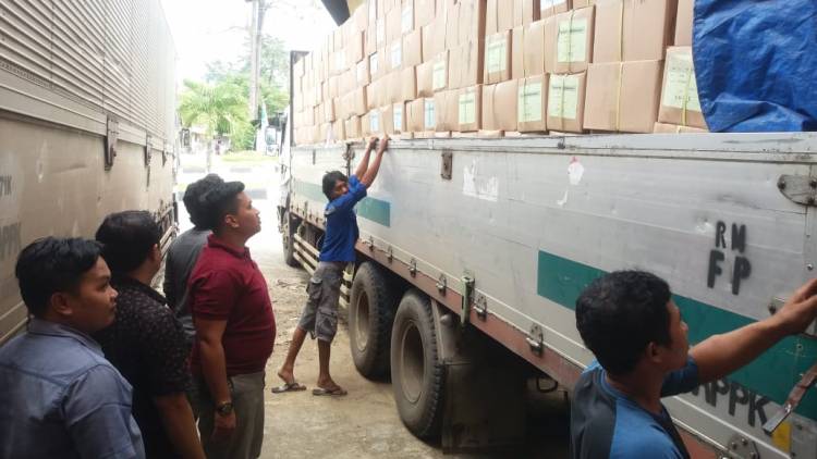 KPU Merangin Libatkan Ratusan Warga Lipat Surat Suara