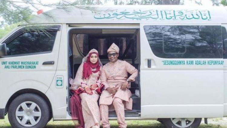 Horor, Prewed Pasangan Ini Pakai Mobil Jenazah