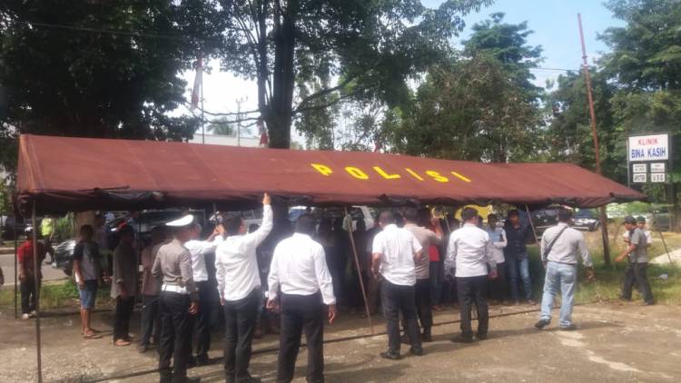 Masa Pendukung 5 Anggota DPRD Gruduk Kantor Bawaslu Sarolangun