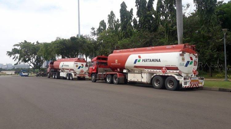 Dua Mobil Tangki Pertamina DIbajak Terparkir di Halaman Monas