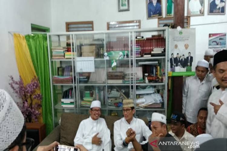 Kunjungi Ponpes Nurul Haromain, Sandi Uno: Kami ke Sini Bukan Cari Dukungan