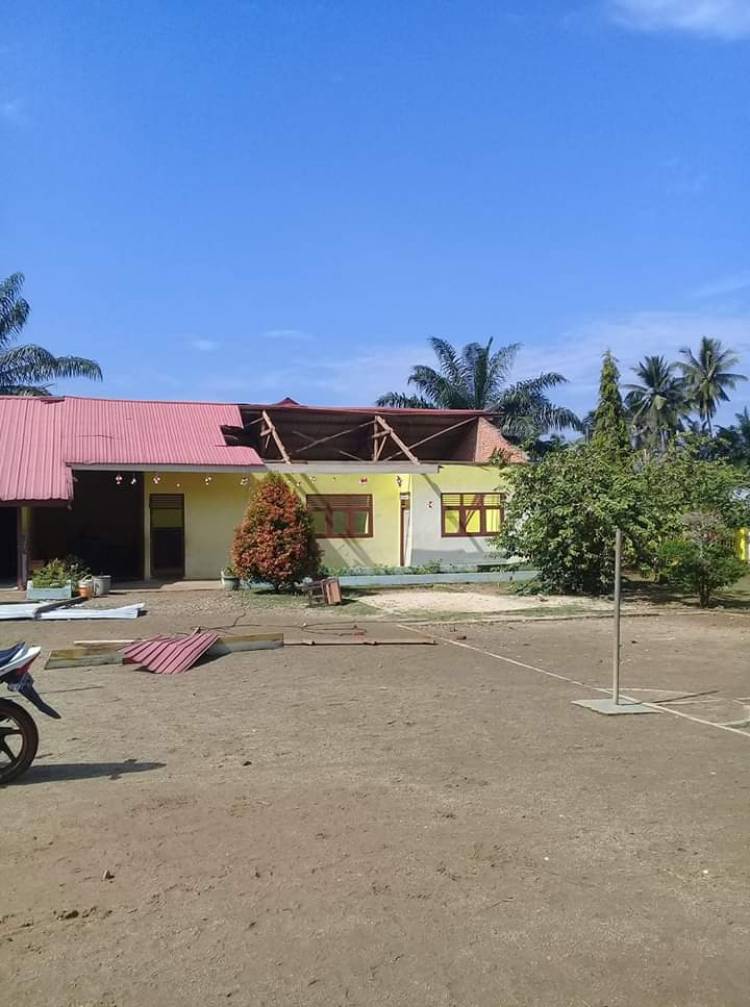 Puting Beliung Terjang Sari Mulya Bungo, Ratusan Rumah Rusak