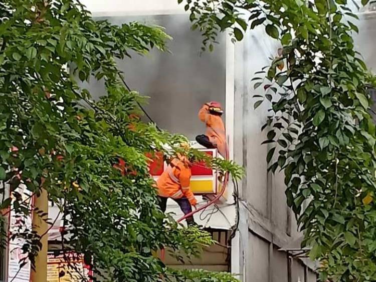 Gerai Alfamart di Bungo Terbakar