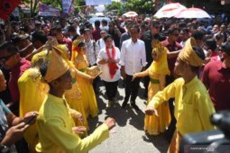 Jokowi: Saya Dicegat Ratusan Ribu Warga Asahan