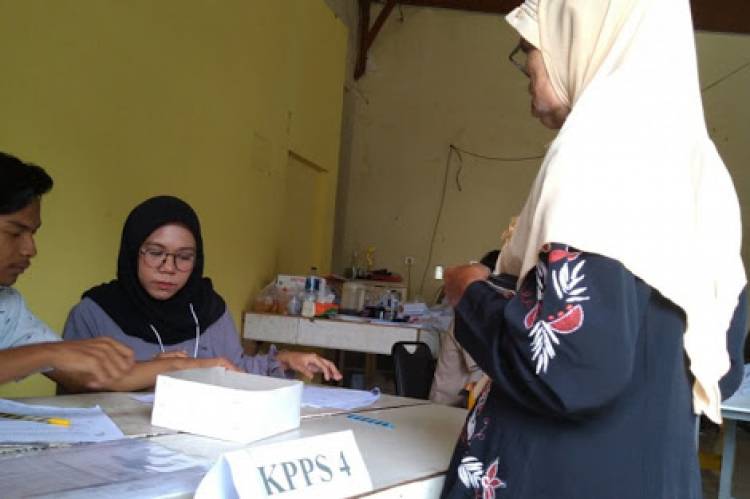 Masyarakat Padang Antusias Coblos Ulang Pemilu