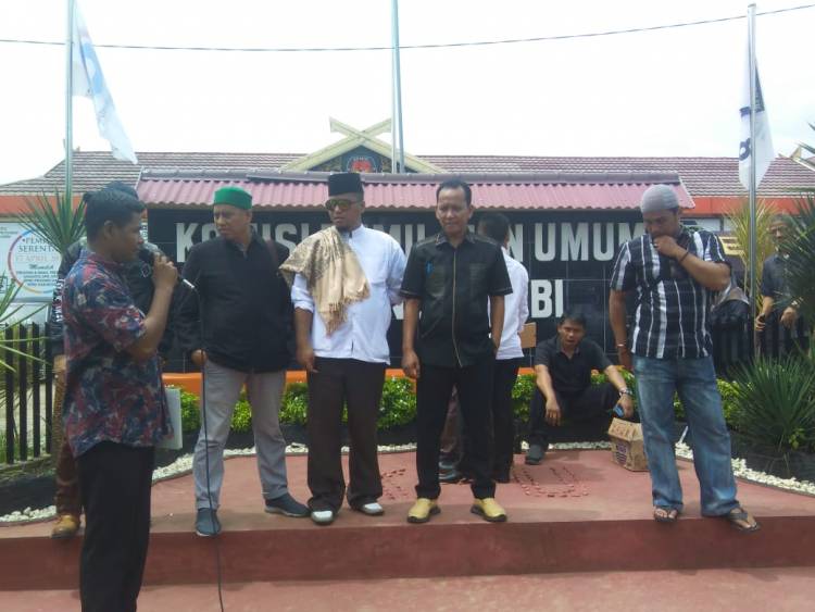 Prabowo-Sandi Menang 56,88 Persen di Jambi, Massa Minta KPU Jujur Dong