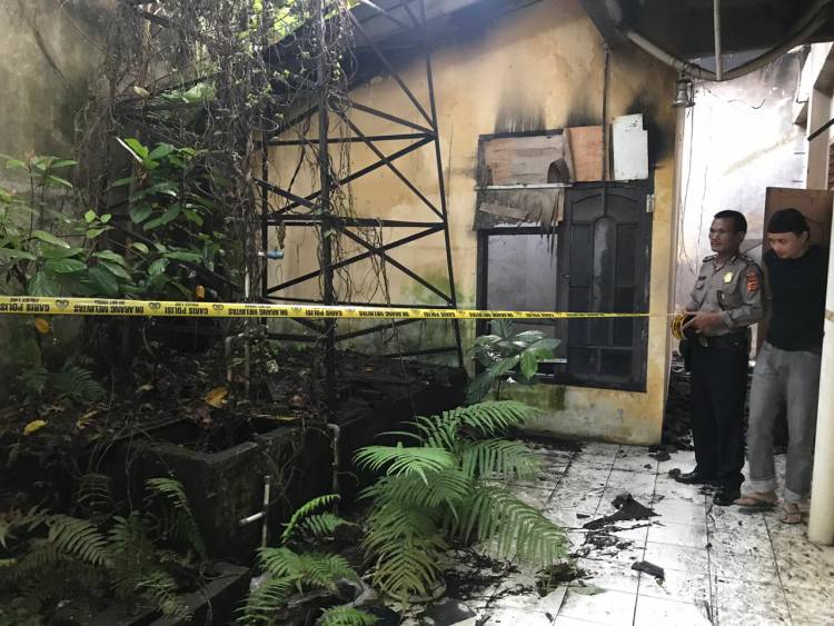 Dapur Wisma Bhayangkara Jambi Terbakar Hebat