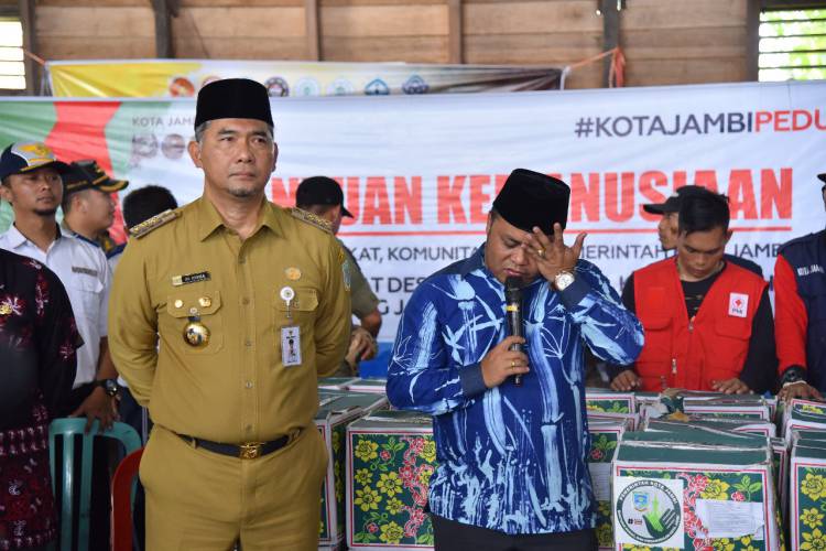 Pimpin Misi Kemanusiaan, Wako Fasha Disambut Haru Warga Pangkal Duri