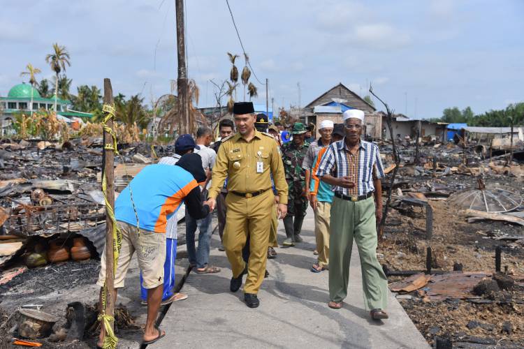 Pimpin Misi Kemanusiaan, Wako Fasha Disambut Haru Warga Pangkal Duri